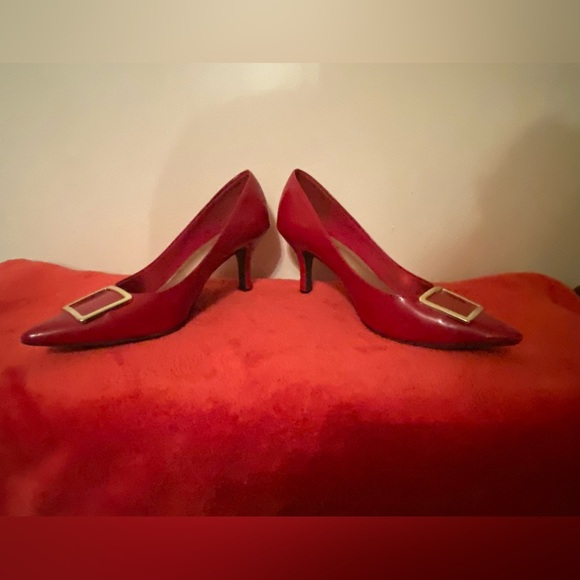 Comfort Plus by Predictions Patent Leather Pump - Picture 3 of 9
